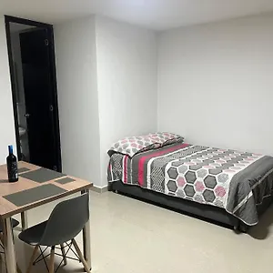 apartaestudio-entero-cerca-estacion-metroapartment.colombiamedellinhotels.com/